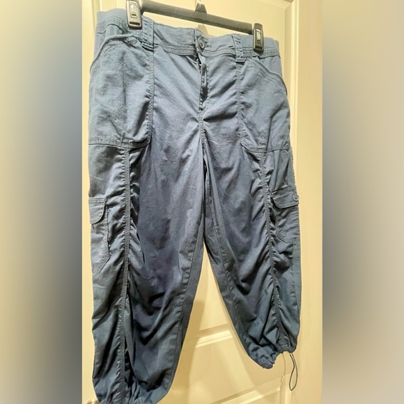 Cute Capri Pants w/Adjustable Bottom Width - New w/Tags ⭐️ - Picture 1 of 3